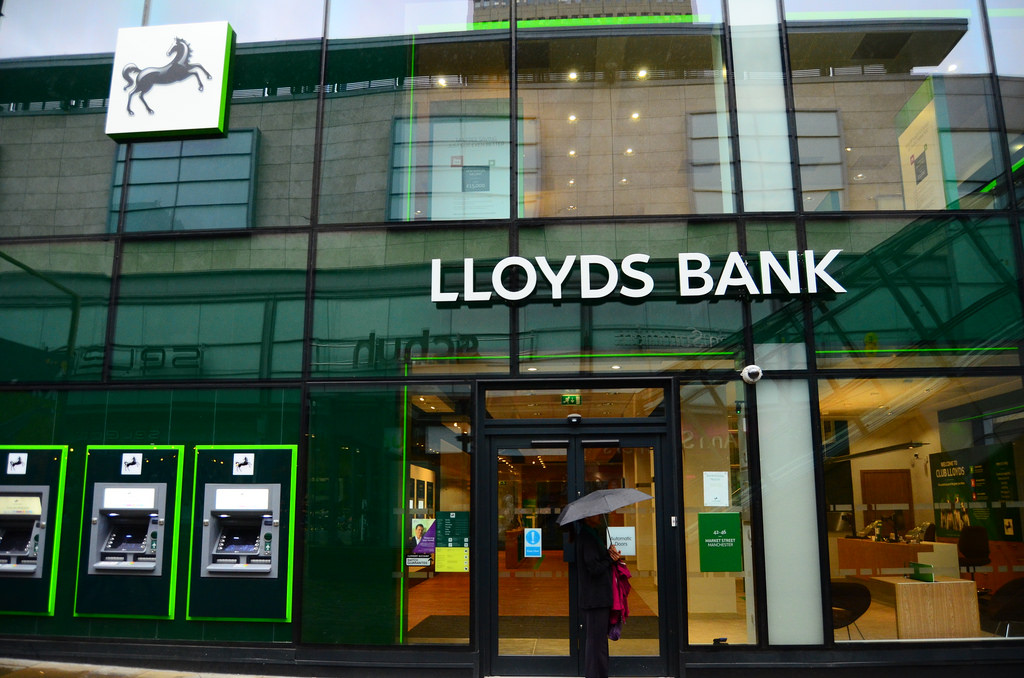 Lloyds Banking: Unlock Financial Freedom with Our Flexible Credit Card Options!